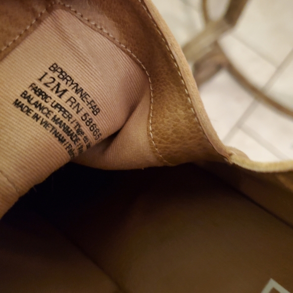 BP. Nordstrom Brice Notched Antiqued-Tan Suede Ankle Bootie 12 - Picture 7 of 11